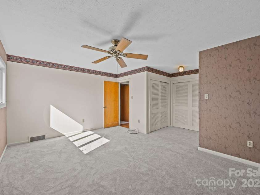 45 Crabapple Lane, Asheville, NC 28804.  MLS# CAR4311079, YatesRealty ID 2703. 