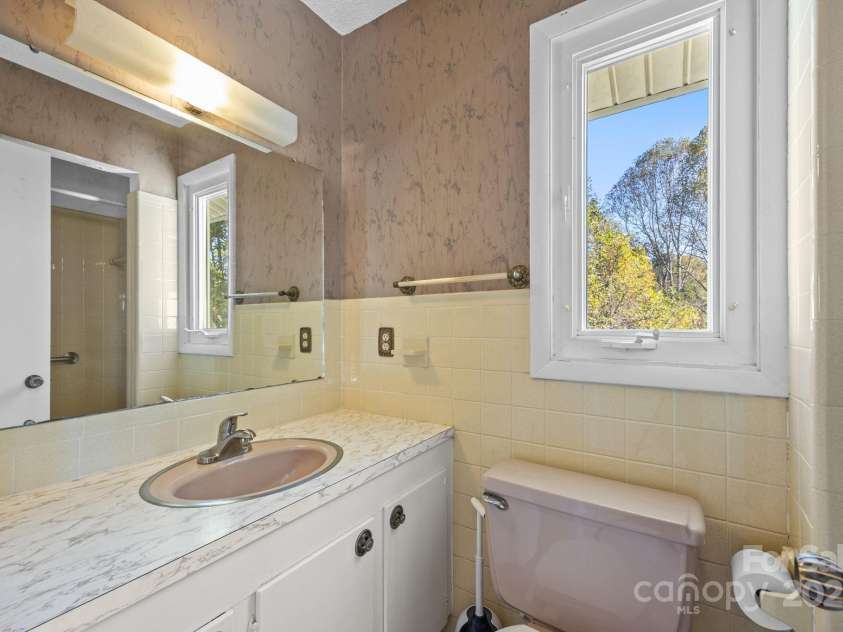 45 Crabapple Lane, Asheville, NC 28804.  MLS# CAR4311079, YatesRealty ID 2703. 