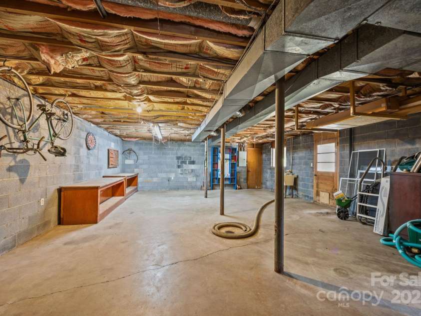 45 Crabapple Lane, Asheville, NC 28804.  MLS# CAR4311079, YatesRealty ID 2703. 