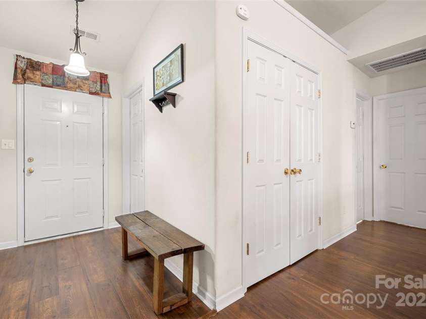 6708 Burning Oak Lane, Charlotte, NC 28216.  MLS# CAR4231591, YatesRealty ID 2703. 