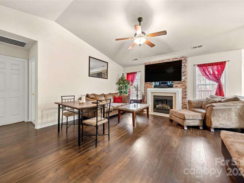 6708 Burning Oak Lane, Charlotte, NC 28216.  MLS# CAR4231591, YatesRealty ID 2703. 