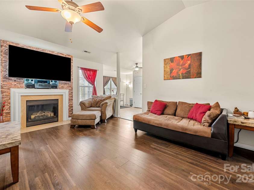 6708 Burning Oak Lane, Charlotte, NC 28216.  MLS# CAR4231591, YatesRealty ID 2703. 