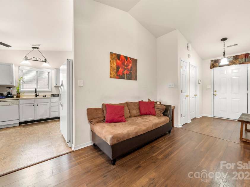 6708 Burning Oak Lane, Charlotte, NC 28216.  MLS# CAR4231591, YatesRealty ID 2703. 