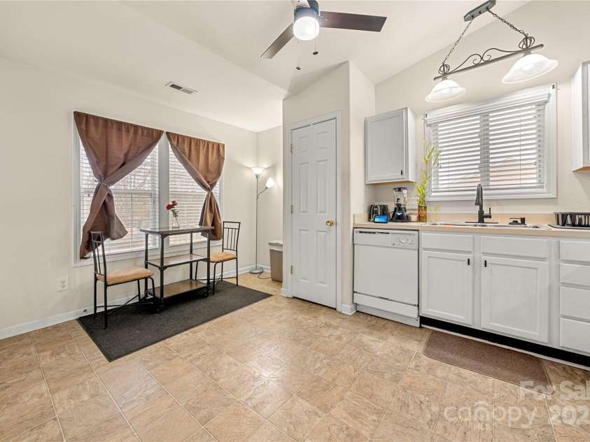 6708 Burning Oak Lane, Charlotte, NC 28216.  MLS# CAR4231591, YatesRealty ID 2703. 