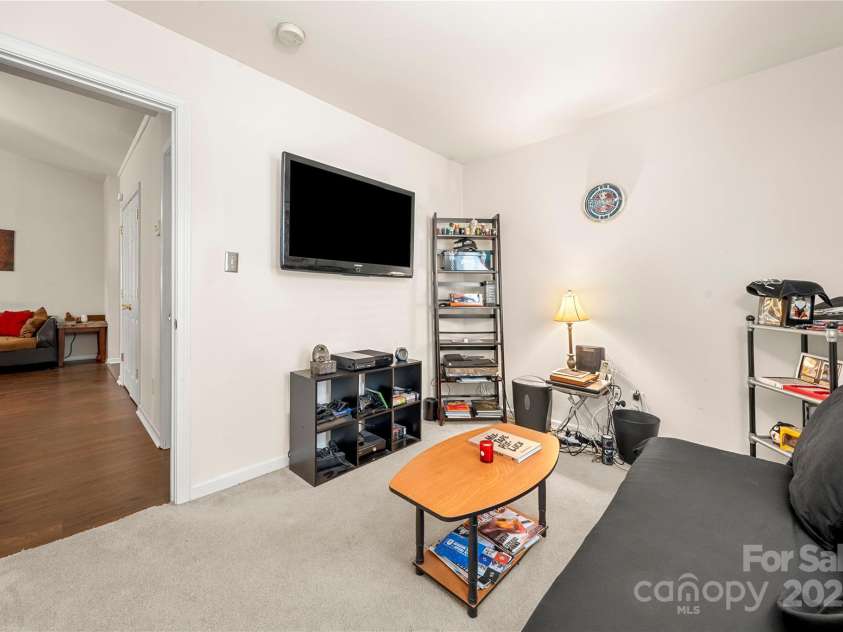 6708 Burning Oak Lane, Charlotte, NC 28216.  MLS# CAR4231591, YatesRealty ID 2703. 