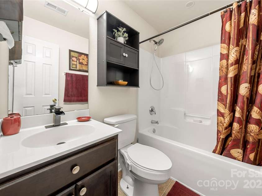 6708 Burning Oak Lane, Charlotte, NC 28216.  MLS# CAR4231591, YatesRealty ID 2703. 