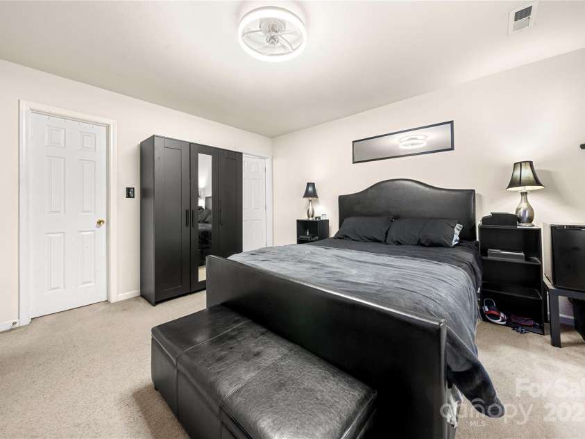 6708 Burning Oak Lane, Charlotte, NC 28216.  MLS# CAR4231591, YatesRealty ID 2703. 