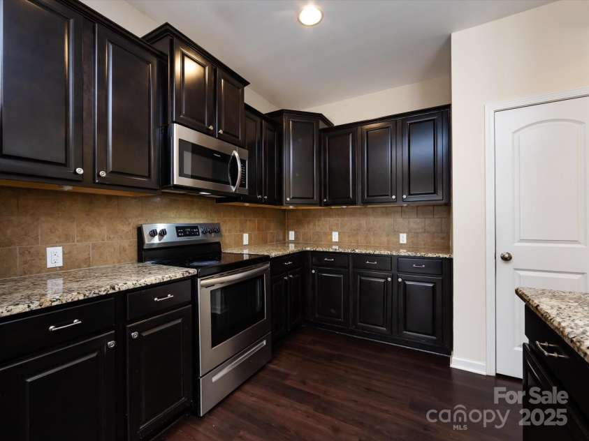 3306 Ringtail Lane, Charlotte, NC 28216.  MLS# CAR4282483, YatesRealty ID 27030. 