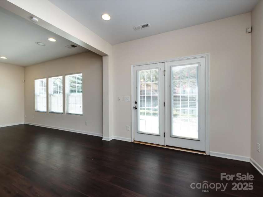 3306 Ringtail Lane, Charlotte, NC 28216.  MLS# CAR4282483, YatesRealty ID 27030. 