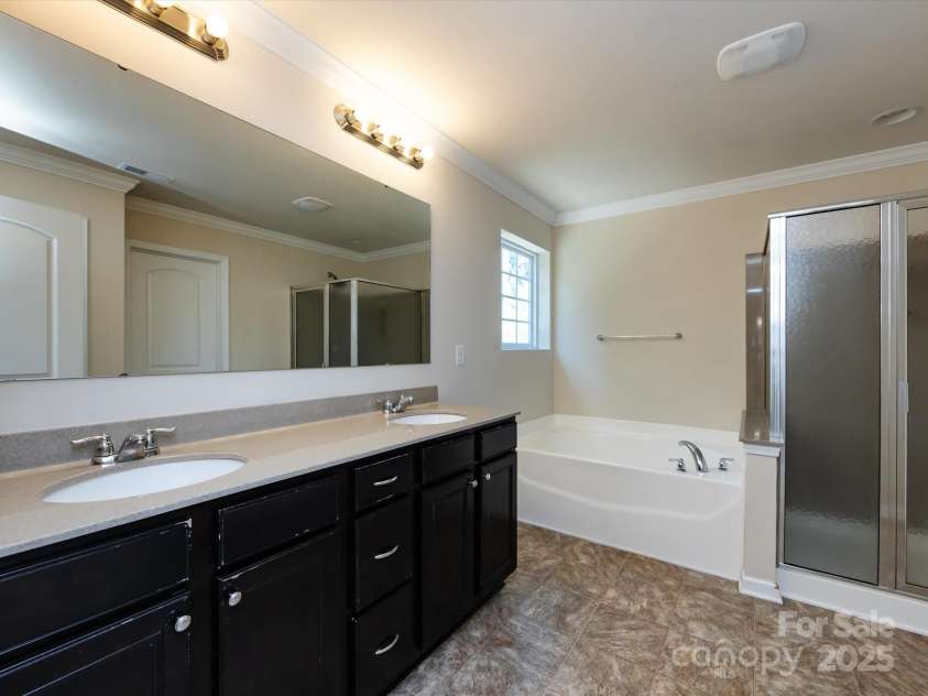 3306 Ringtail Lane, Charlotte, NC 28216.  MLS# CAR4282483, YatesRealty ID 27030. 