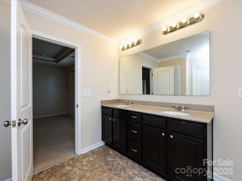 3306 Ringtail Lane, Charlotte, NC 28216.  MLS# CAR4282483, YatesRealty ID 27030. 