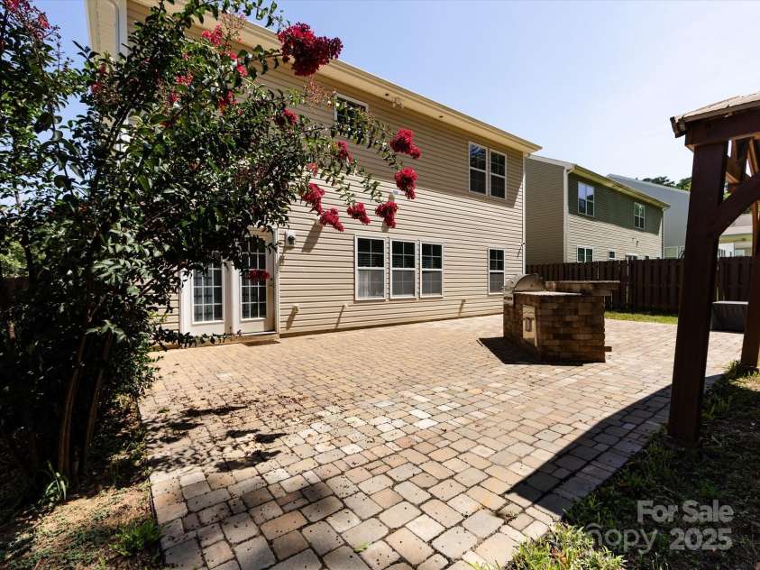 3306 Ringtail Lane, Charlotte, NC 28216.  MLS# CAR4282483, YatesRealty ID 27030. 