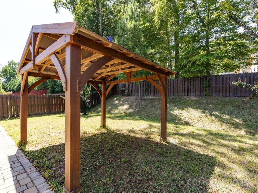 3306 Ringtail Lane, Charlotte, NC 28216.  MLS# CAR4282483, YatesRealty ID 27030. 