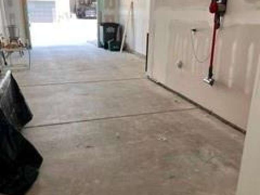 566 West End Drive, Charlotte, NC 28208.  MLS# CAR4359190, YatesRealty ID 27030. Garage2