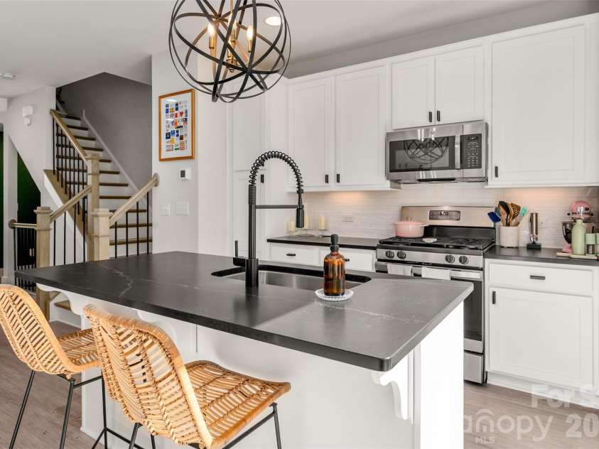 566 West End Drive, Charlotte, NC 28208.  MLS# CAR4359190, YatesRealty ID 27030. Granite Top Island