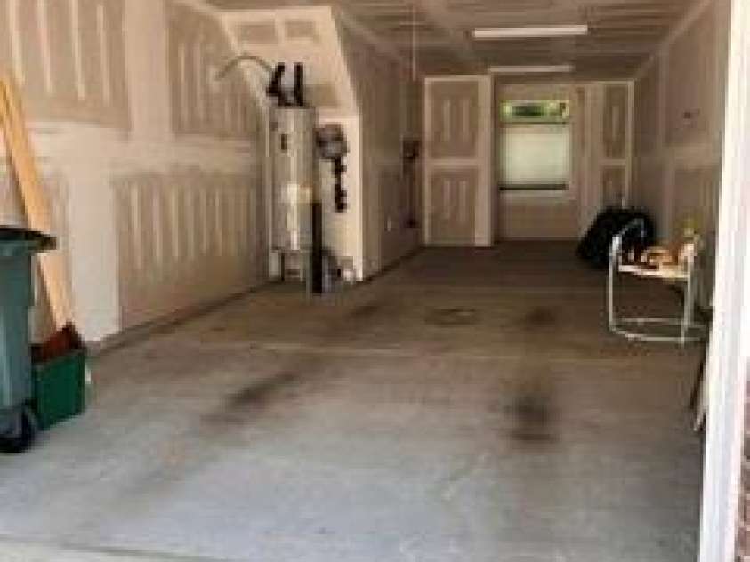 566 West End Drive, Charlotte, NC 28208.  MLS# CAR4359190, YatesRealty ID 27030. Large 2 car garage