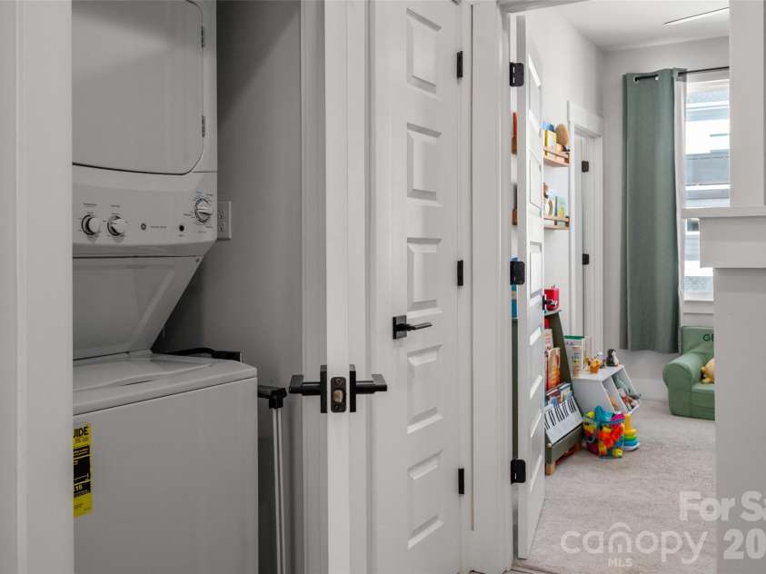 566 West End Drive, Charlotte, NC 28208.  MLS# CAR4359190, YatesRealty ID 27030. Laundry