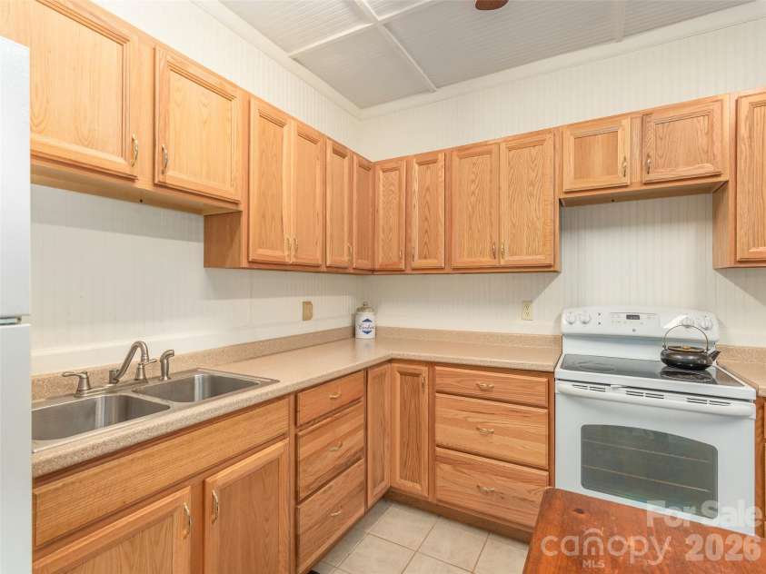1120 Jacobs Branch Road, Franklin, NC 28734.  MLS# CAR4386192, YatesRealty ID 27031. 2nd kitchen