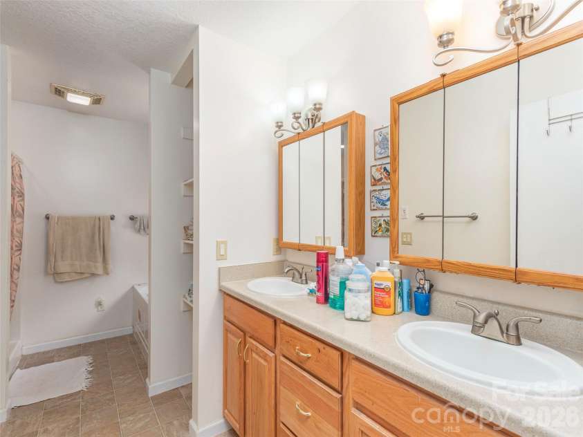 1120 Jacobs Branch Road, Franklin, NC 28734.  MLS# CAR4386192, YatesRealty ID 27031. 