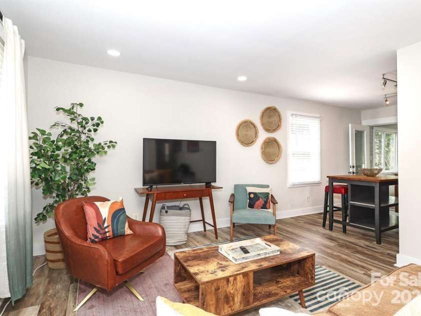 934 Herrin Avenue, Charlotte, NC 28205.  MLS# CAR4282525, YatesRealty ID 27031. 