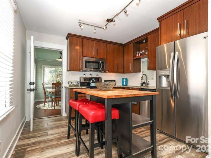 934 Herrin Avenue, Charlotte, NC 28205.  MLS# CAR4282525, YatesRealty ID 27031. 