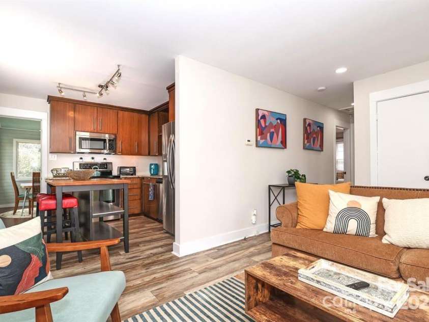 934 Herrin Avenue, Charlotte, NC 28205.  MLS# CAR4282525, YatesRealty ID 27031. 