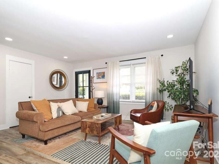 934 Herrin Avenue, Charlotte, NC 28205.  MLS# CAR4282525, YatesRealty ID 27031. 