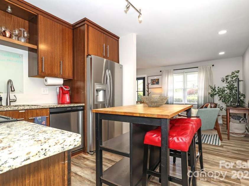 934 Herrin Avenue, Charlotte, NC 28205.  MLS# CAR4282525, YatesRealty ID 27031. 