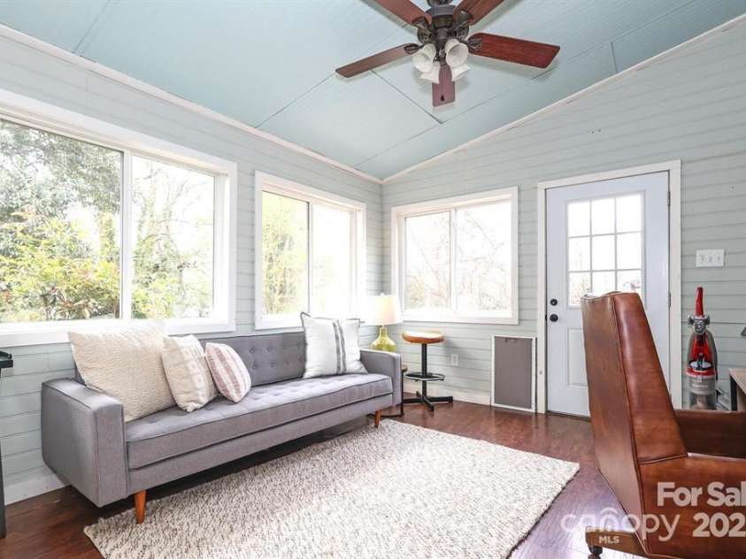 934 Herrin Avenue, Charlotte, NC 28205.  MLS# CAR4282525, YatesRealty ID 27031. 