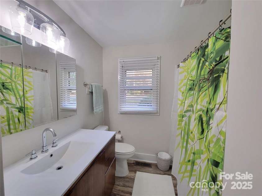 934 Herrin Avenue, Charlotte, NC 28205.  MLS# CAR4282525, YatesRealty ID 27031. 