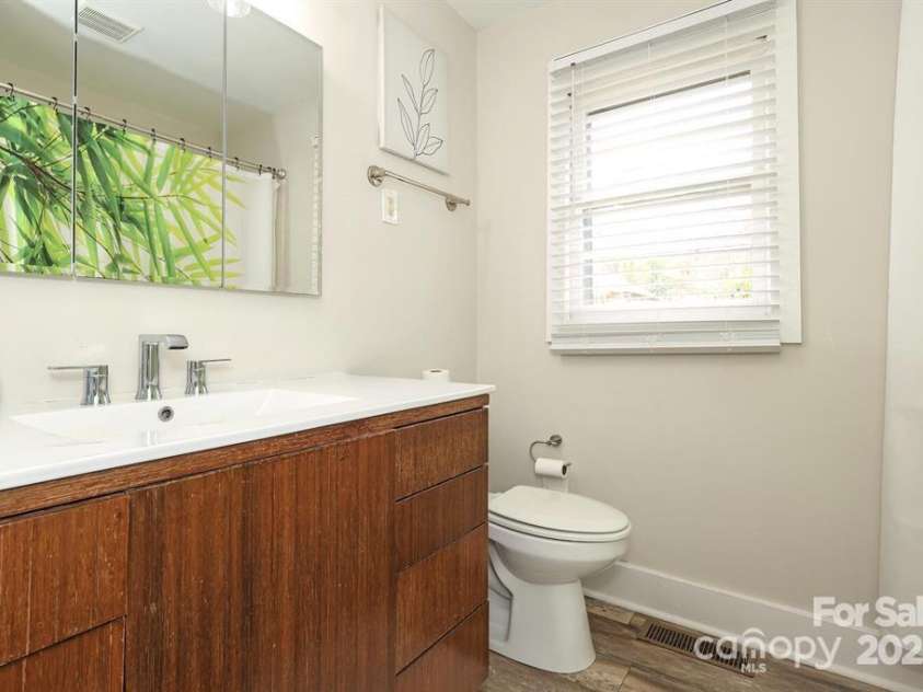 934 Herrin Avenue, Charlotte, NC 28205.  MLS# CAR4282525, YatesRealty ID 27031. 