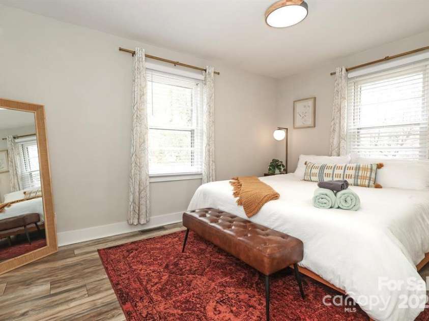 934 Herrin Avenue, Charlotte, NC 28205.  MLS# CAR4282525, YatesRealty ID 27031. 