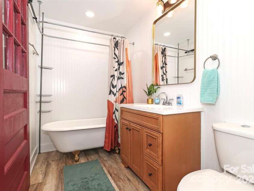 934 Herrin Avenue, Charlotte, NC 28205.  MLS# CAR4282525, YatesRealty ID 27031. 