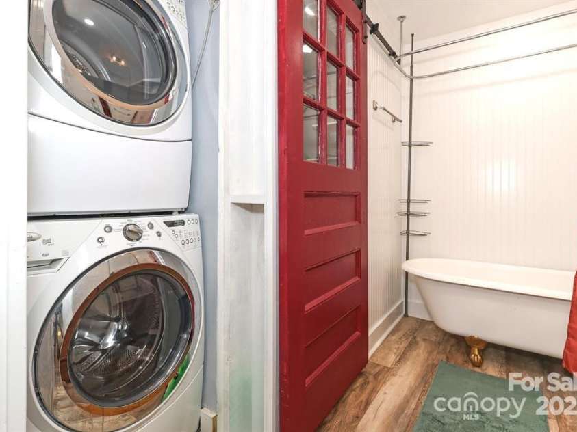 934 Herrin Avenue, Charlotte, NC 28205.  MLS# CAR4282525, YatesRealty ID 27031. 