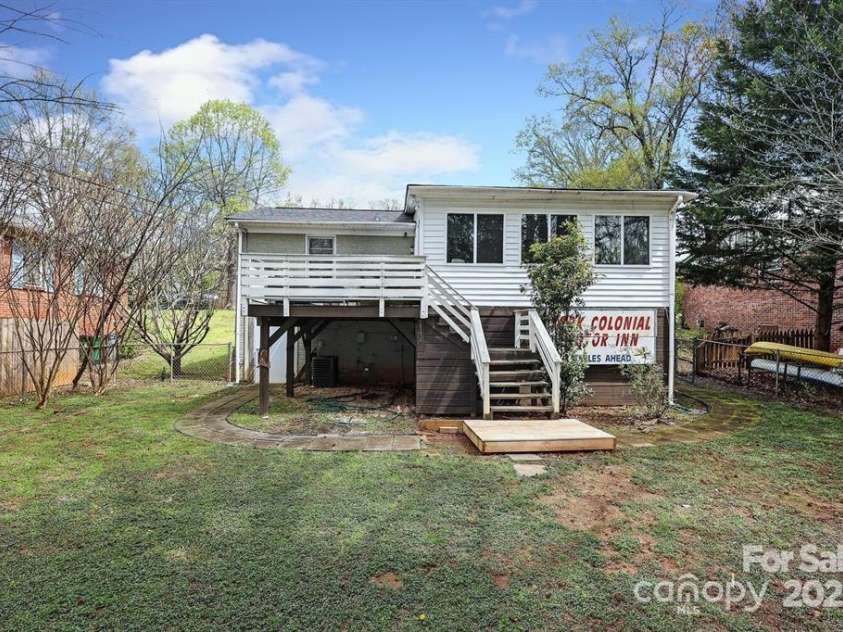 934 Herrin Avenue, Charlotte, NC 28205.  MLS# CAR4282525, YatesRealty ID 27031. 