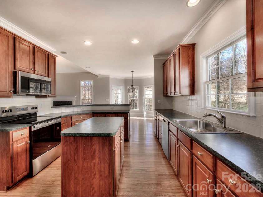 16009 Cranleigh Drive, Huntersville, NC 28078.  MLS# CAR4344485, YatesRealty ID 27032. 