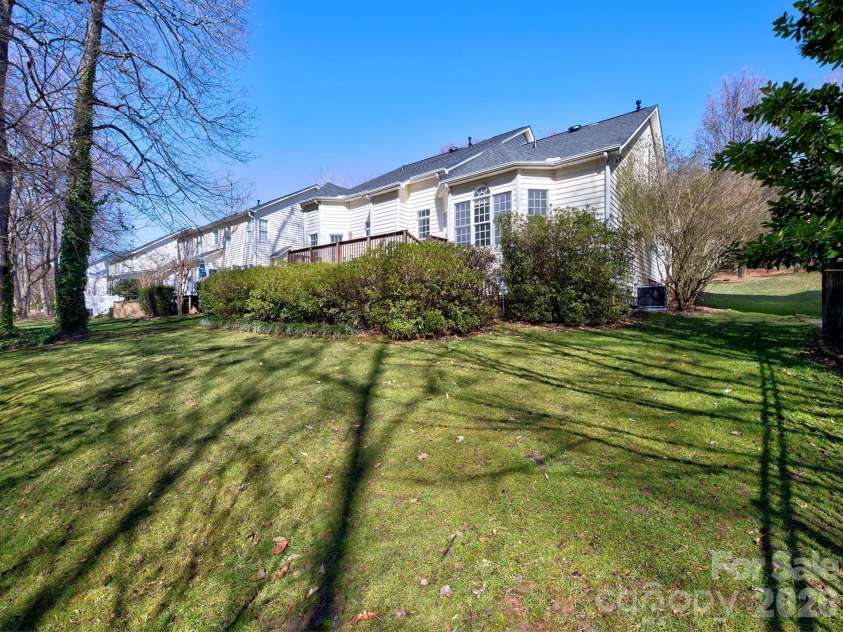 16009 Cranleigh Drive, Huntersville, NC 28078.  MLS# CAR4344485, YatesRealty ID 27032. 
