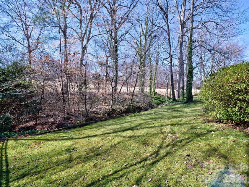 16009 Cranleigh Drive, Huntersville, NC 28078.  MLS# CAR4344485, YatesRealty ID 27032. 