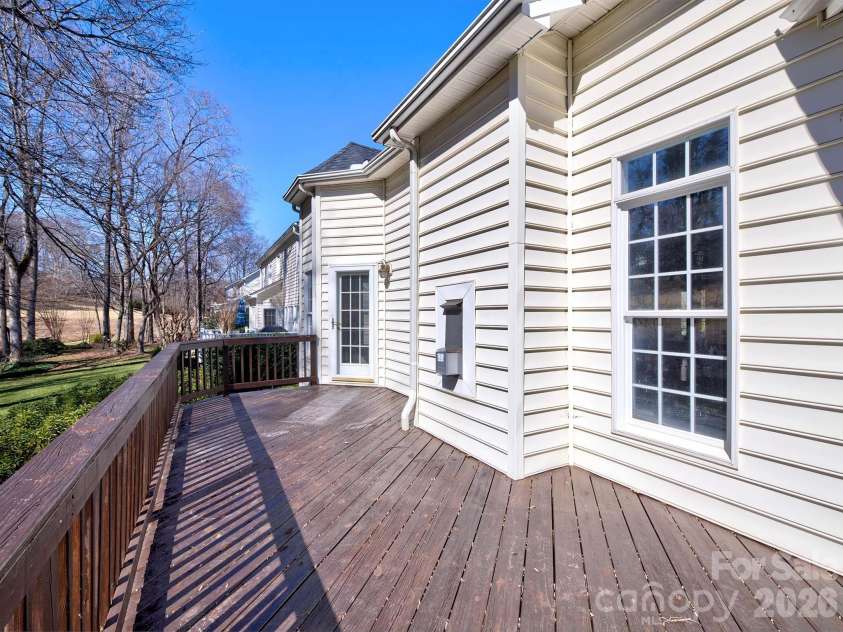 16009 Cranleigh Drive, Huntersville, NC 28078.  MLS# CAR4344485, YatesRealty ID 27032. 