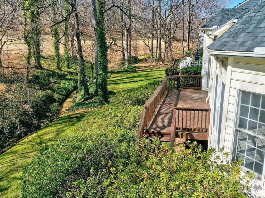 16009 Cranleigh Drive, Huntersville, NC 28078.  MLS# CAR4344485, YatesRealty ID 27032. 