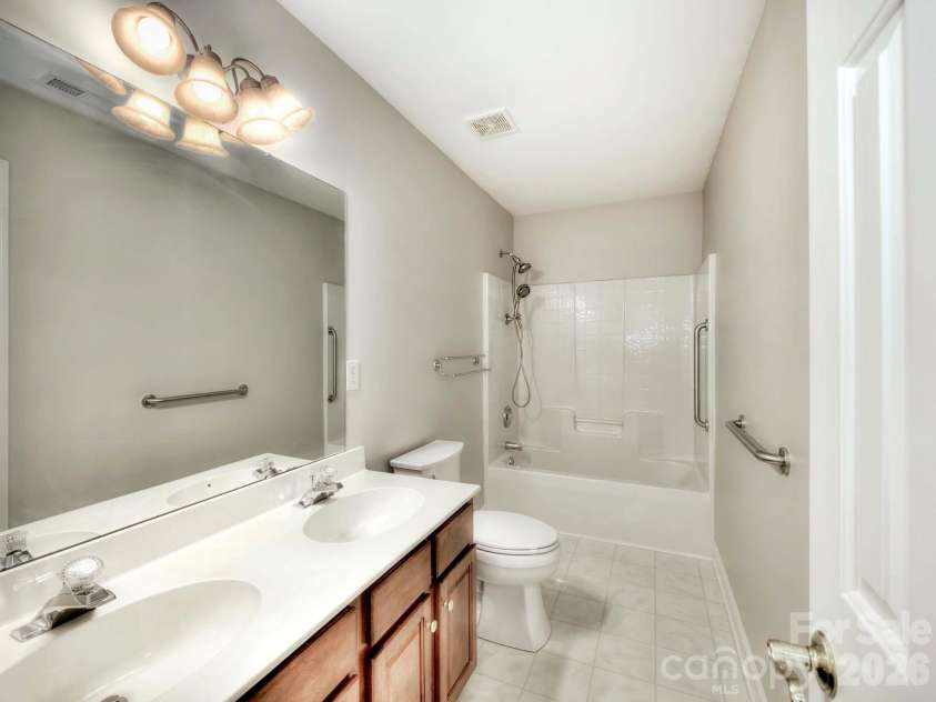16009 Cranleigh Drive, Huntersville, NC 28078.  MLS# CAR4344485, YatesRealty ID 27032. 