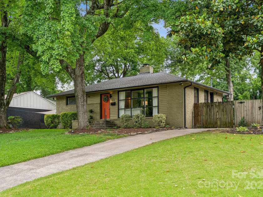 513 Inwood Drive, Charlotte, NC 28209.  MLS# CAR4251489, YatesRealty ID 27032. 513 Inwood Drive is located in Madison Park, one of Charlotte's most renowned neighborhoods.