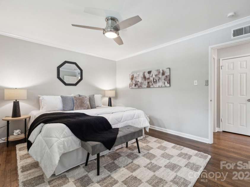 513 Inwood Drive, Charlotte, NC 28209.  MLS# CAR4251489, YatesRealty ID 27032. Bedroom 1.