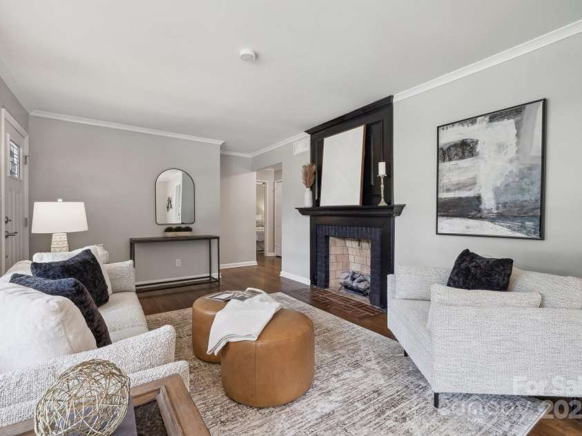 513 Inwood Drive, Charlotte, NC 28209.  MLS# CAR4251489, YatesRealty ID 27032. Cozy up near the gas fireplace (TV bracket already installed above fireplace, to convey with home for buyer.)