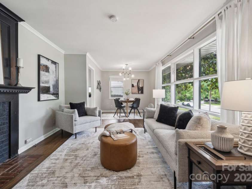 513 Inwood Drive, Charlotte, NC 28209.  MLS# CAR4251489, YatesRealty ID 27032. You'll immediately notice the  gleaming original hardwood floors & natural light that fills this open, spacious family room.