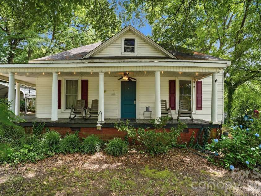 1815 Hemlock Avenue, Gastonia, NC 28054.  MLS# CAR4383647, YatesRealty ID 27033. 1815 Hemlock Ave Gastonia NC Front View