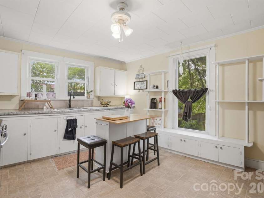 1815 Hemlock Avenue, Gastonia, NC 28054.  MLS# CAR4383647, YatesRealty ID 27033. Kitchen