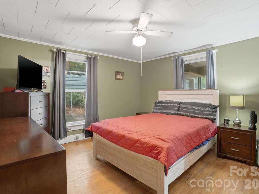 1815 Hemlock Avenue, Gastonia, NC 28054.  MLS# CAR4383647, YatesRealty ID 27033. Primary Bedroom