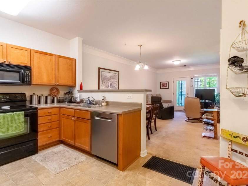 332 Appeldoorn Circle, Asheville, NC 28803.  MLS# CAR4279509, YatesRealty ID 27033. 