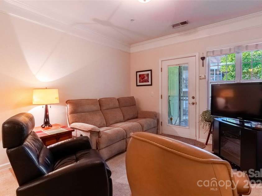 332 Appeldoorn Circle, Asheville, NC 28803.  MLS# CAR4279509, YatesRealty ID 27033. 